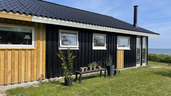 Maling af facade på sommerhus i Svendborg